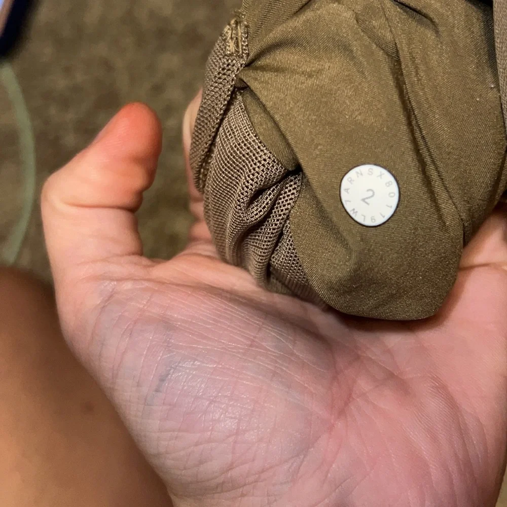 Lululemon On The Fly Short *Woven *2.5" Frontier size 2 - Picture 10 of 11